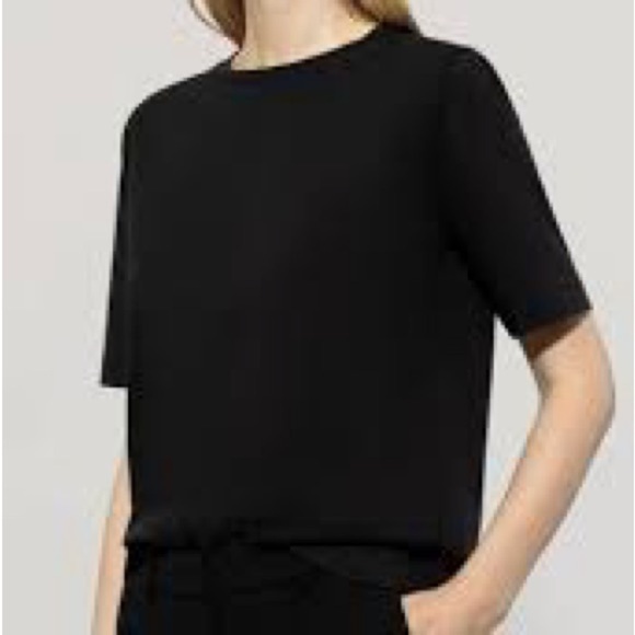 Aritzia Tops - Aritzia t. babaton Blouse Sz XS Short Sleeve Black EUC